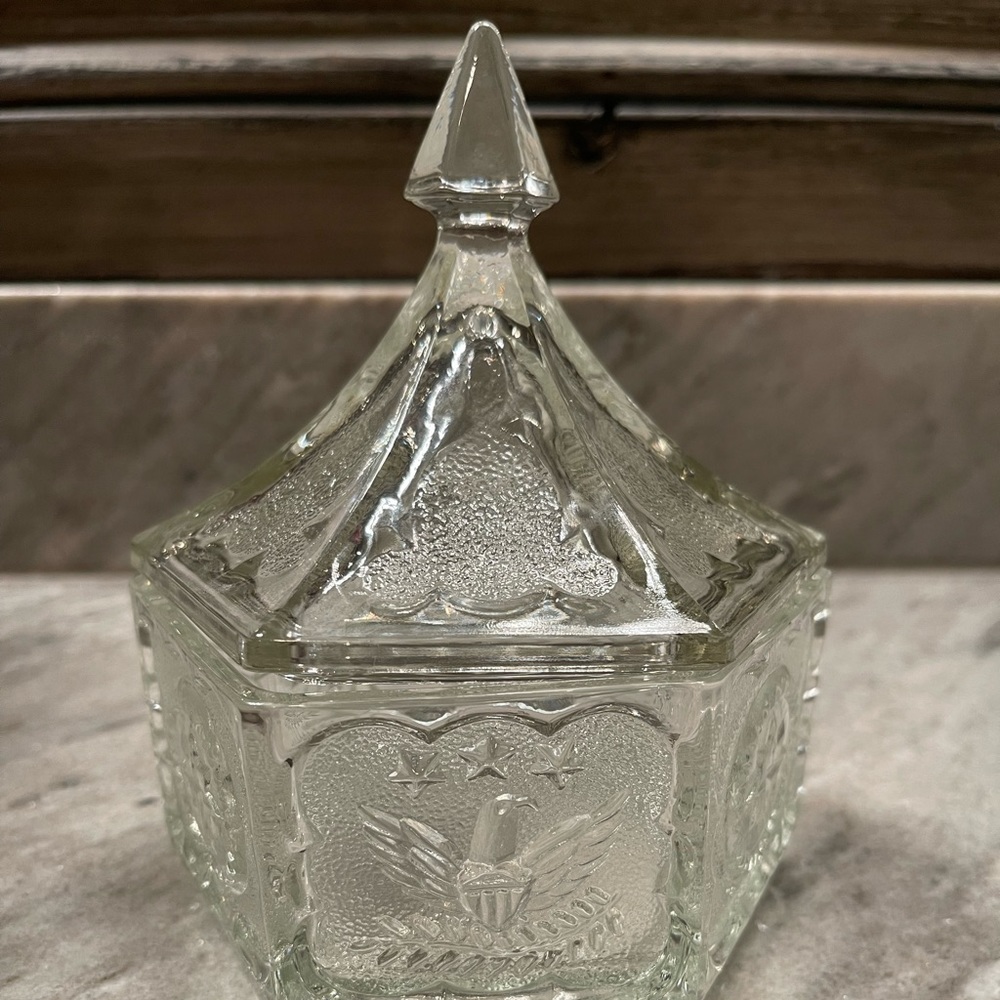 Tiara clear glass American Eagle / Star Candy Dish with Lid
